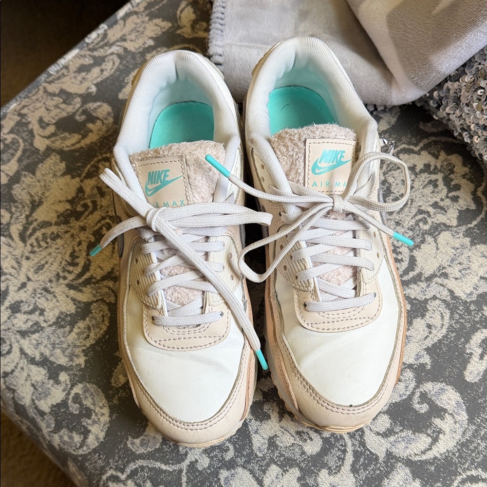 Nike Women’s Beige and Light Gray Sneakers with Teal Accents - Picture 2 of 8
